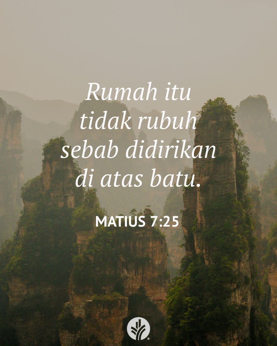 Rumah itu tidak rubuh sebab didirikan di atas batu. (Matius 7:25)