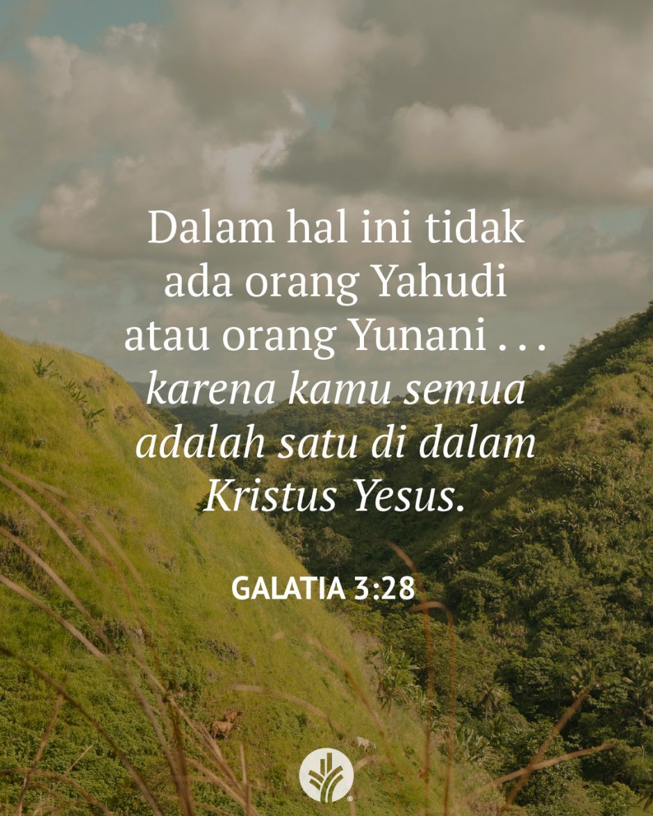 Dalam hal ini tidak ada orang Yahudi atau orang Yunani . . . karena kamu semua adalah satu di dalam Kristus Yesus. (Galatia 3:28) Dalam hal ini tidak ada orang Yahudi atau orang Yunani . . . karena kamu semua adalah satu di dalam Kristus Yesus. (Galatia 3:28)